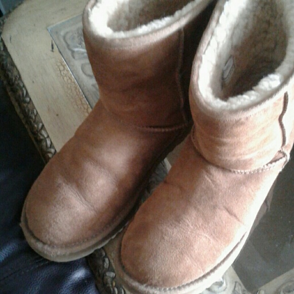 UGG BOOTS - Picture 2 of 8
